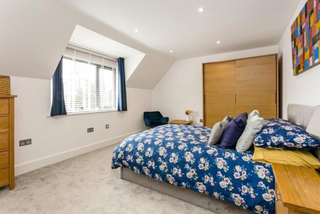 11 Ashenden Walk ...