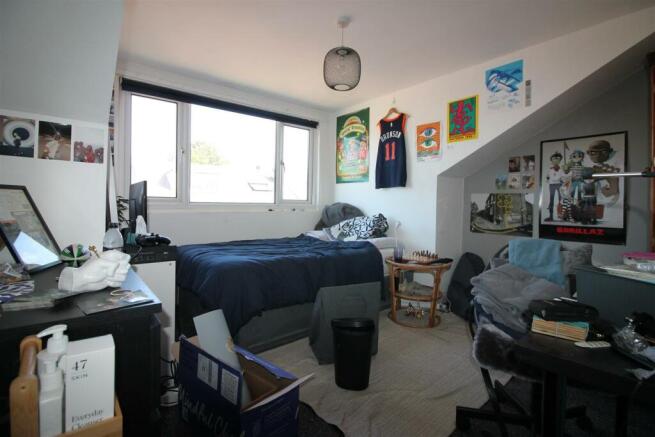 6 bed House to rent Image 8