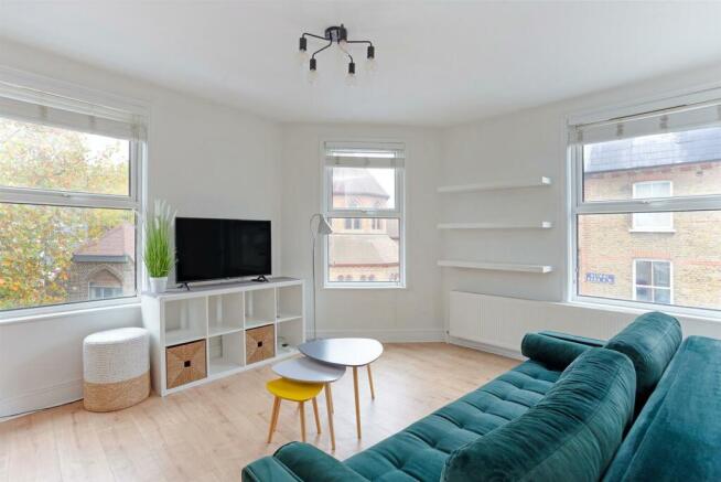 81914_Flat 3 4 Boutflower Road (5)_low.jpg
