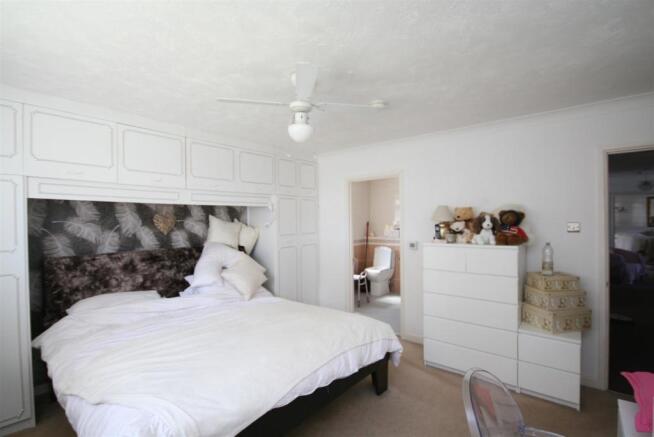 Master bedroom.JPG