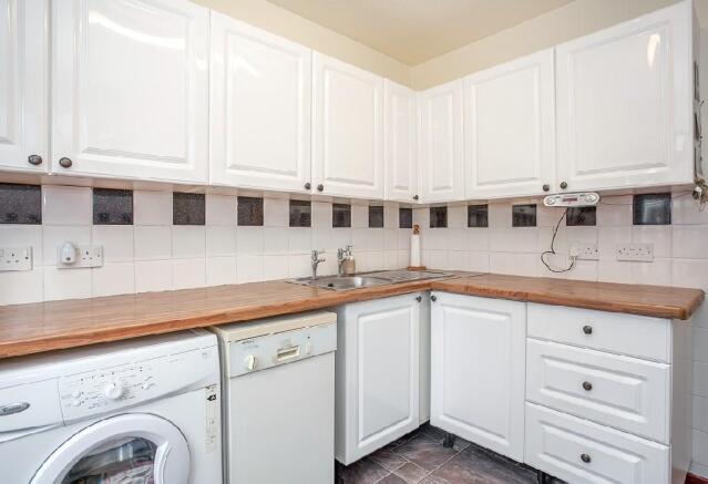 Kitchen 2.jpg