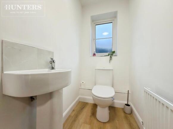 5 bed Detached for sale Image 9