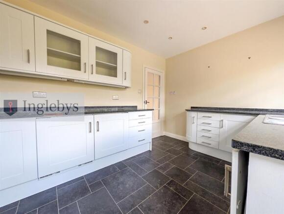 3 bed House for sale Image 10