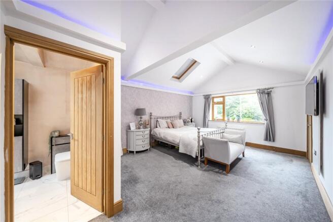 4 bed Detached for sale Image 6