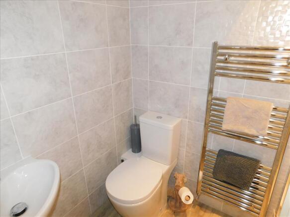 EN SUITE SHOWER ROOM