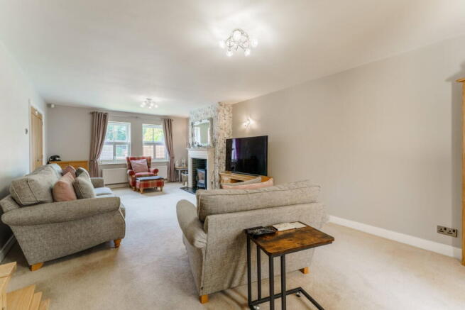 4 bed Detached for sale Image 8