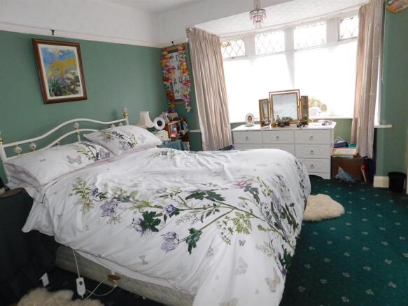 BEDROOM 1B