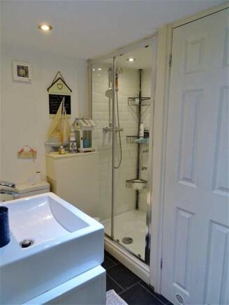 SHOWER ROOM: