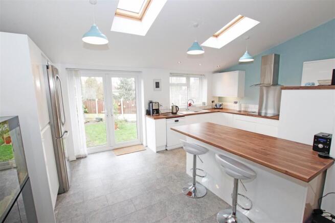 EXTENDED FITTED KITCHEN / BREAKFAST ROOM