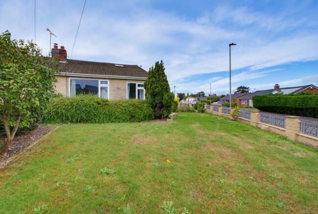3 bed Semi-Detached Bungalow for sale Image 10