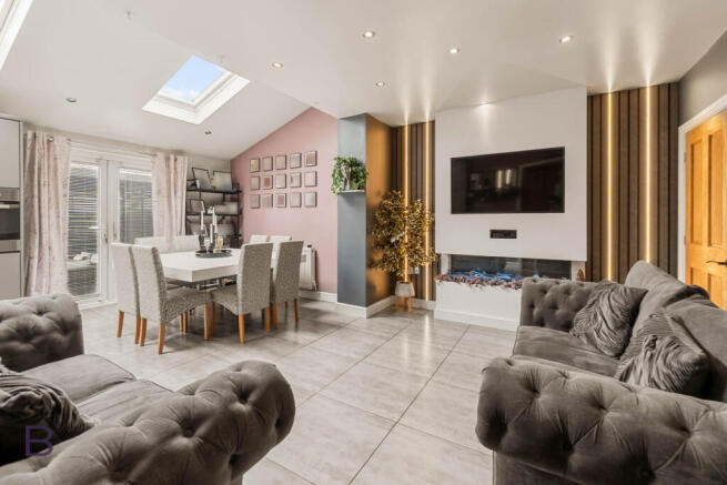 3 bed Semi-Detached for sale Image 4