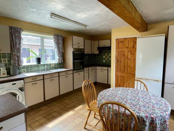 Kitchen3.jpg