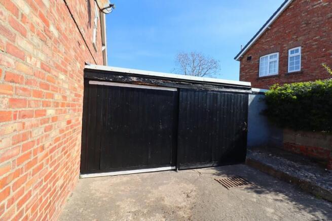 Garage / Workshop