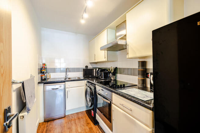 2 bed Flat for sale Image 6