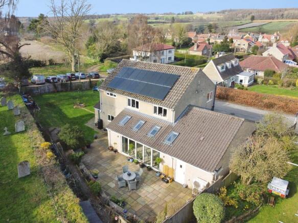 4 bed Detached for sale Image 10