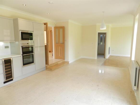 ADDITIONAL KITCHEN D