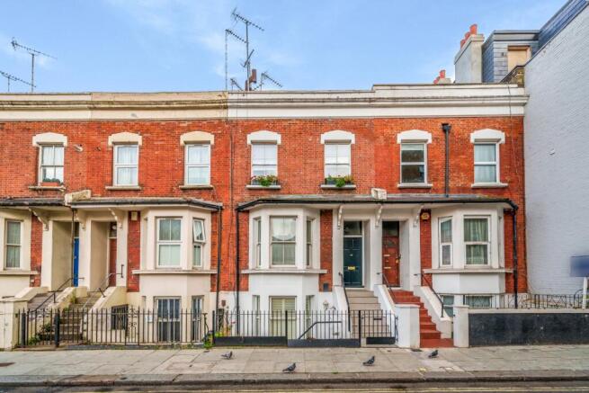 1-bed flat on Caxton Road, Shepherd's Bush, London, W12, £400,000
