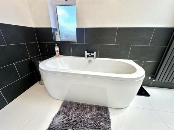 EN-SUITE BATHROOM
