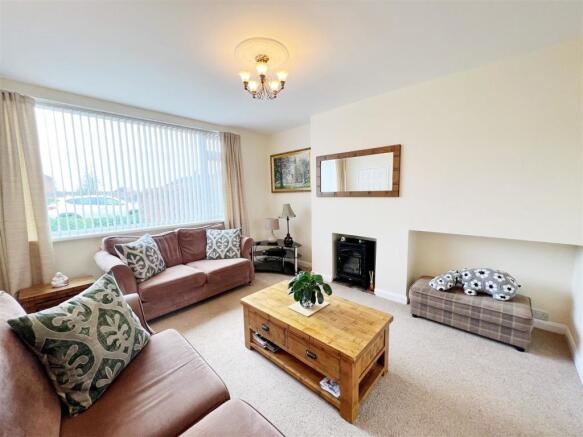 Lounge pic 4.jpg