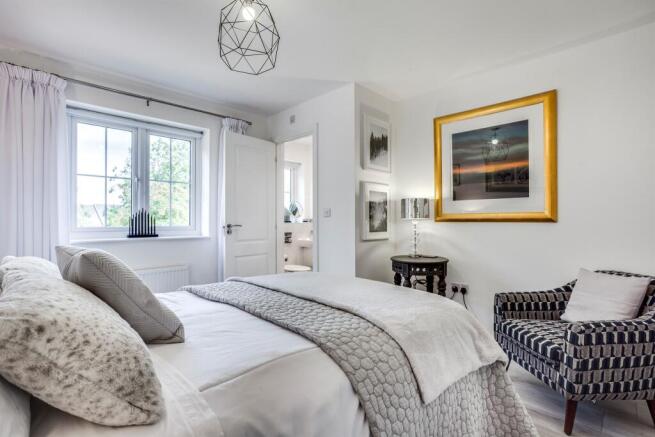 4 bed Detached for sale Image 8