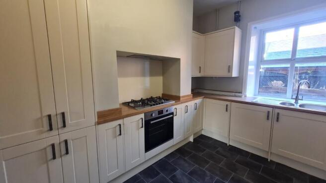 4 bed Terraced to rent Image 3