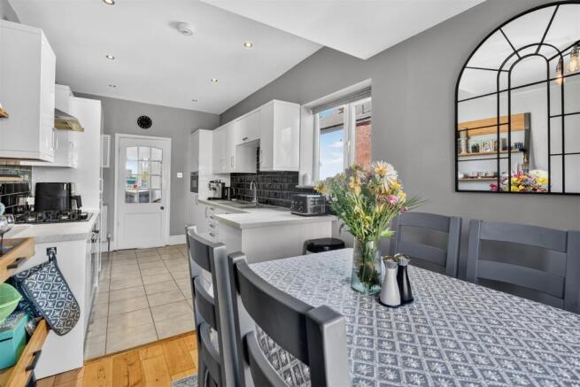 4 bed Terraced for sale Image 7
