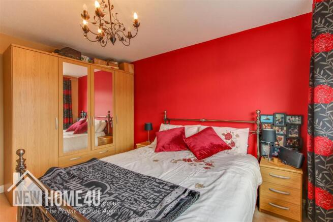 MASTER BEDROOM: