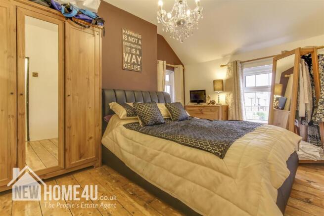 MASTER BEDROOM: