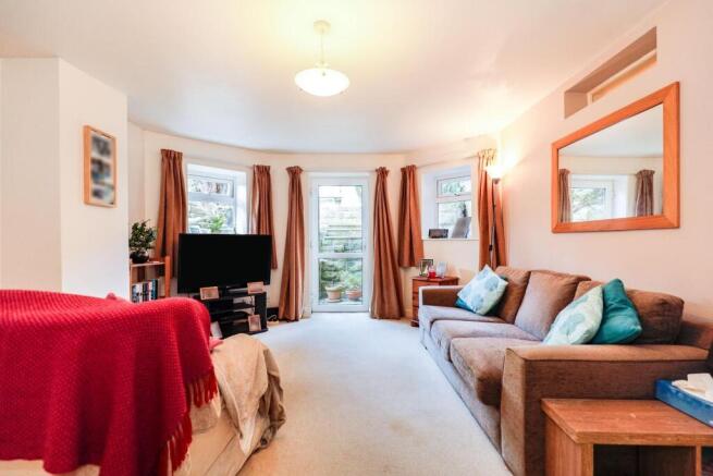 1 bed Flat for sale Image 2