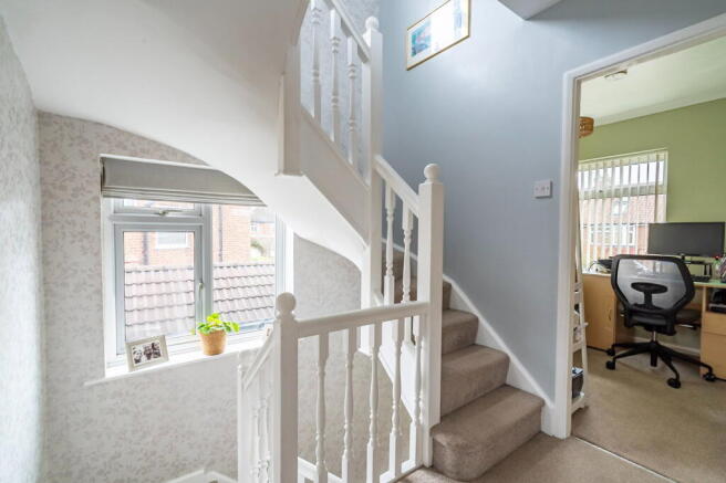 4 bed Semi-Detached for sale Image 9