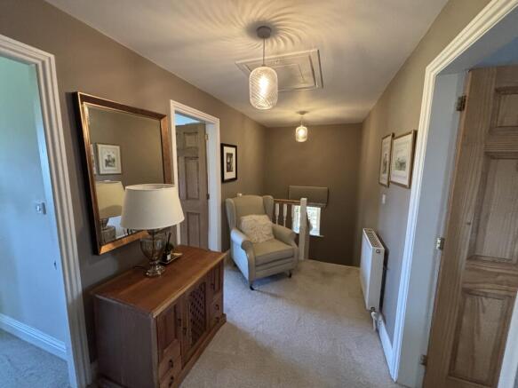 4 bed Detached for sale Image 9