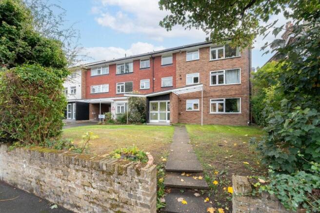 2-bed flat on Worcester Road, Sutton, SM2, £275,000