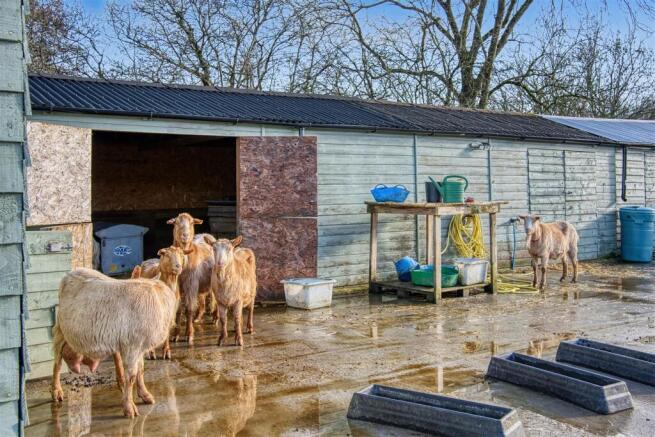 Outbuilding / Stables