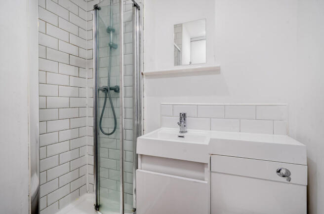5 bed House for sale Image 9