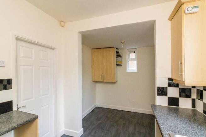 2 bed End of Terrace to rent Image 7