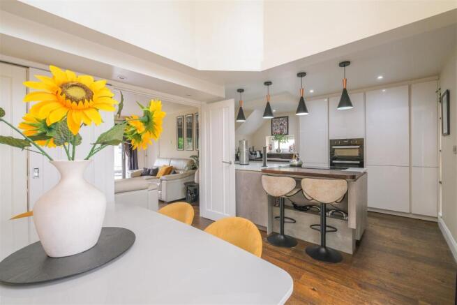4 bed Detached for sale Image 6