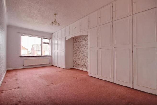 2 bed Semi-Detached Bungalow for sale Image 5