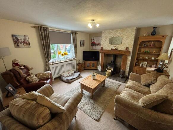 2 bed Semi-Detached to rent Image 2