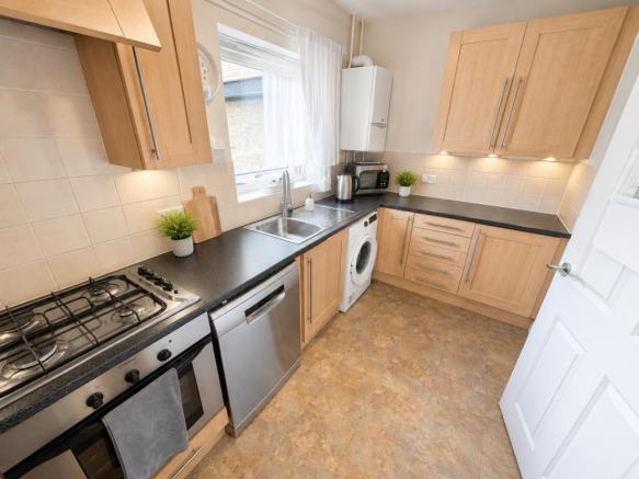 16 bradlaugh kitchen 2.png