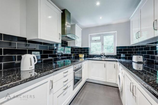 2 bed Flat for sale Image 8
