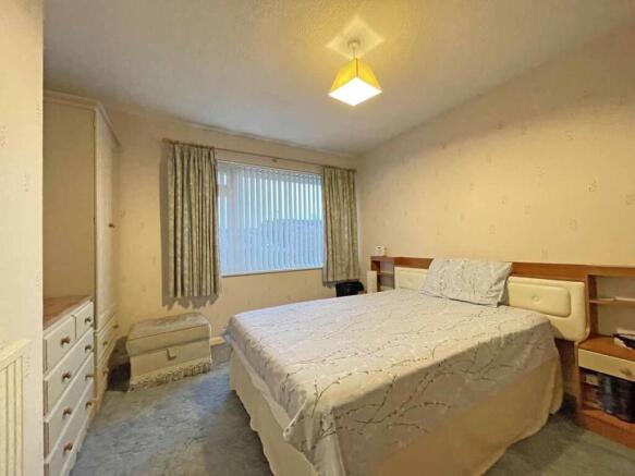 Yeomans Way 18 Bed 2...jpg