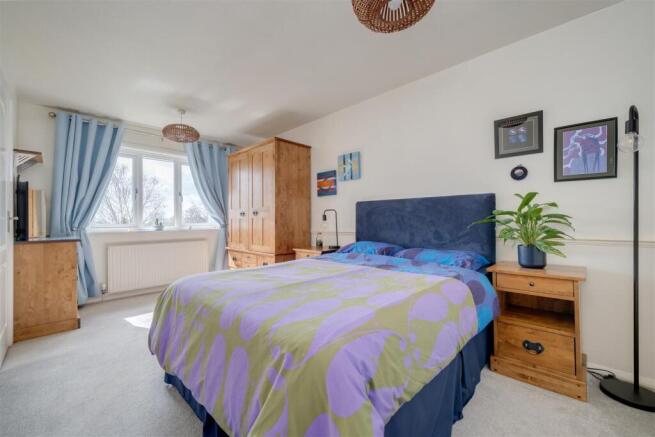 4 bed Detached for sale Image 10