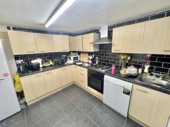 5 bed Terraced to rent Image 7