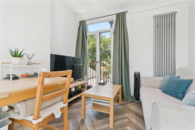 Flat C 5 Oxford Ave SW20 reception 2.jpg