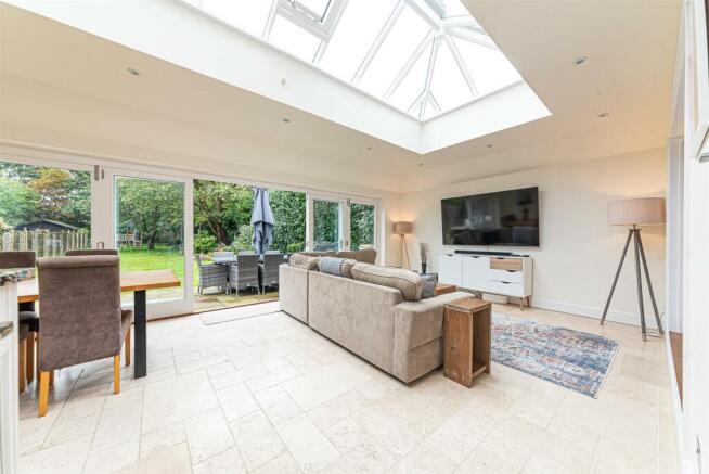 117 Weydon Hill Road (23).jpg