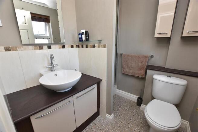 EN SUITE SHOWER ROOM