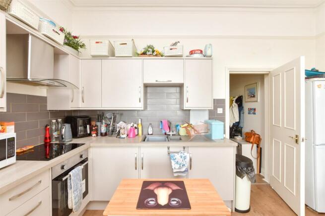 Kitchen / Lounge