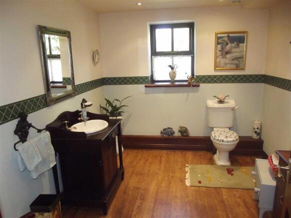 GROUND FLOOR W.C.