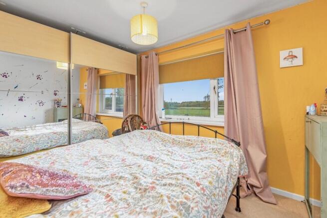 2 bed Terraced to rent Image 6