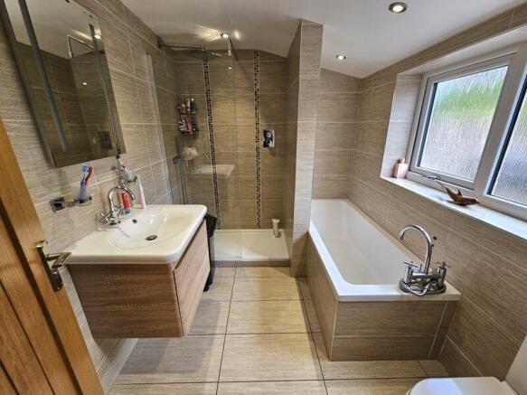 Bathroom (Ground Floor)